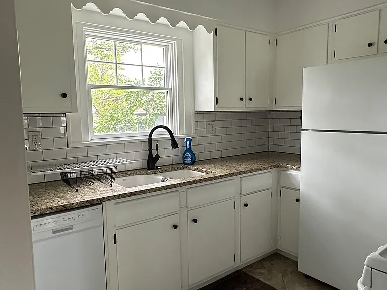1634 Chesterland Ave — Photo 8