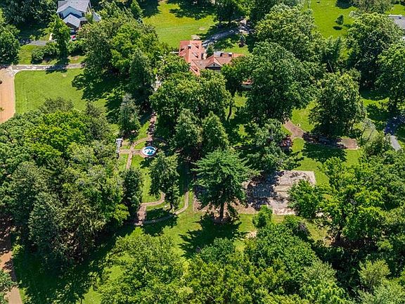 4th image of 1601 S Warson Rd