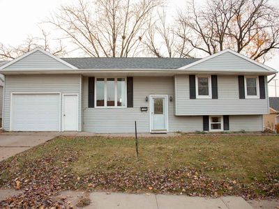 1775 Vizaleea Dr, Dubuque, IA, 52002