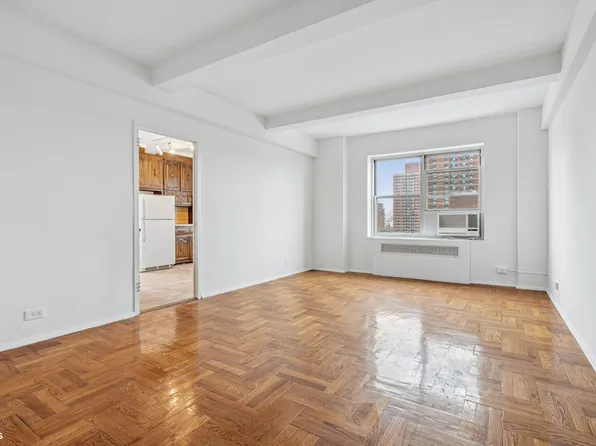 500 Grand Street C12A image 2 of 9