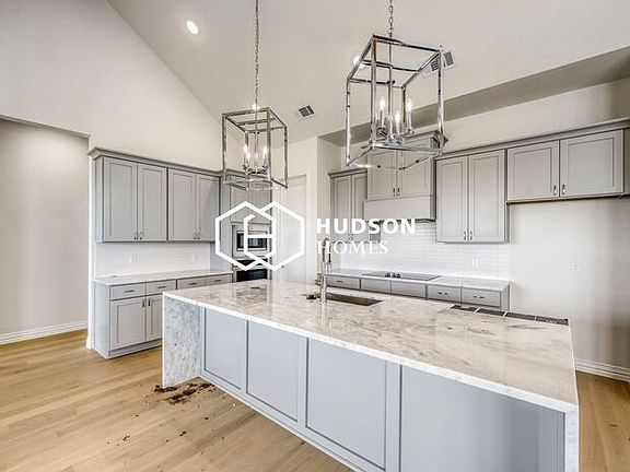 3rd image of 160 Marie Ln
