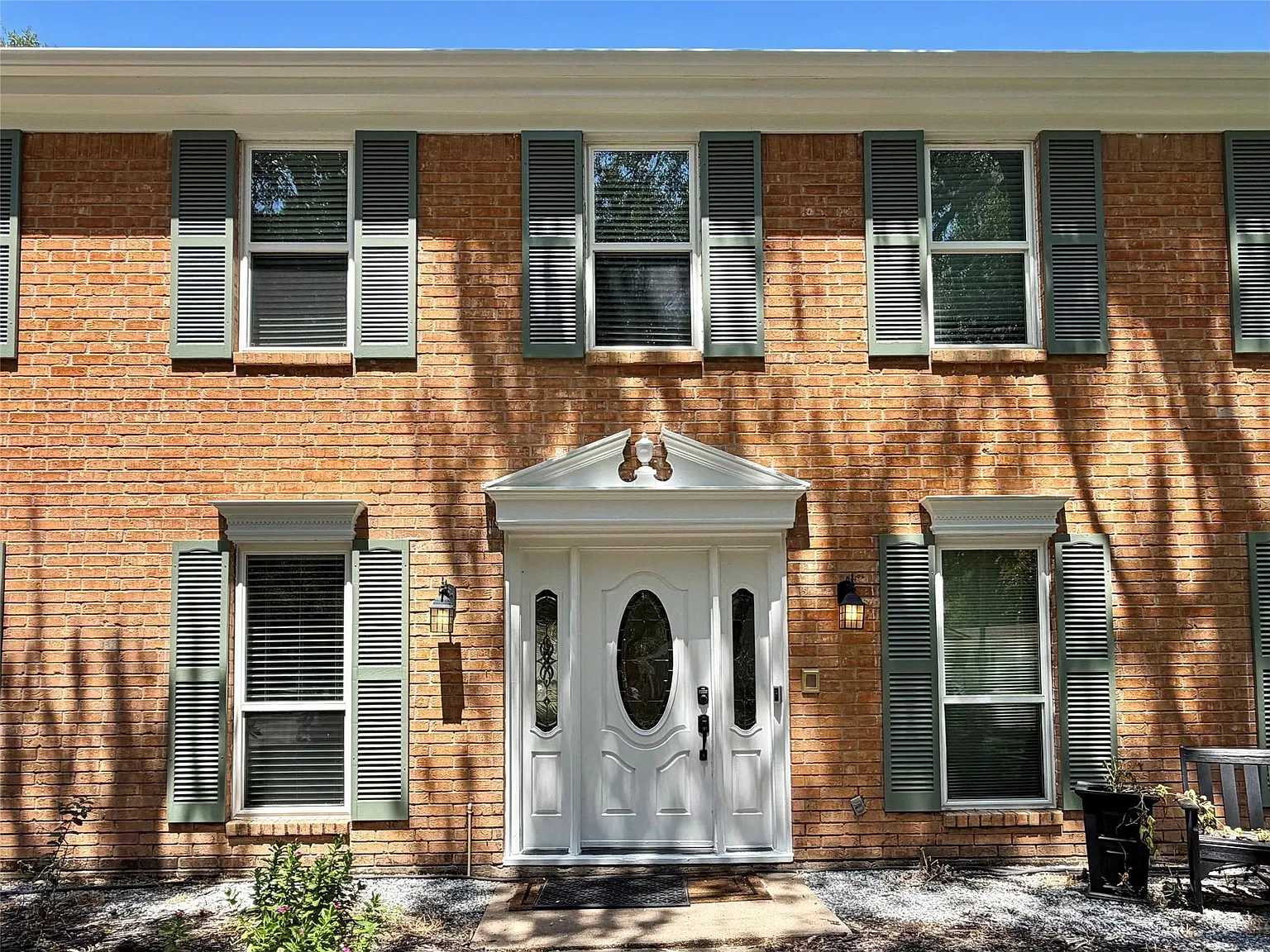 4 bed, 2.5 bath, 2708 sqft, $3,200 — Photo 3