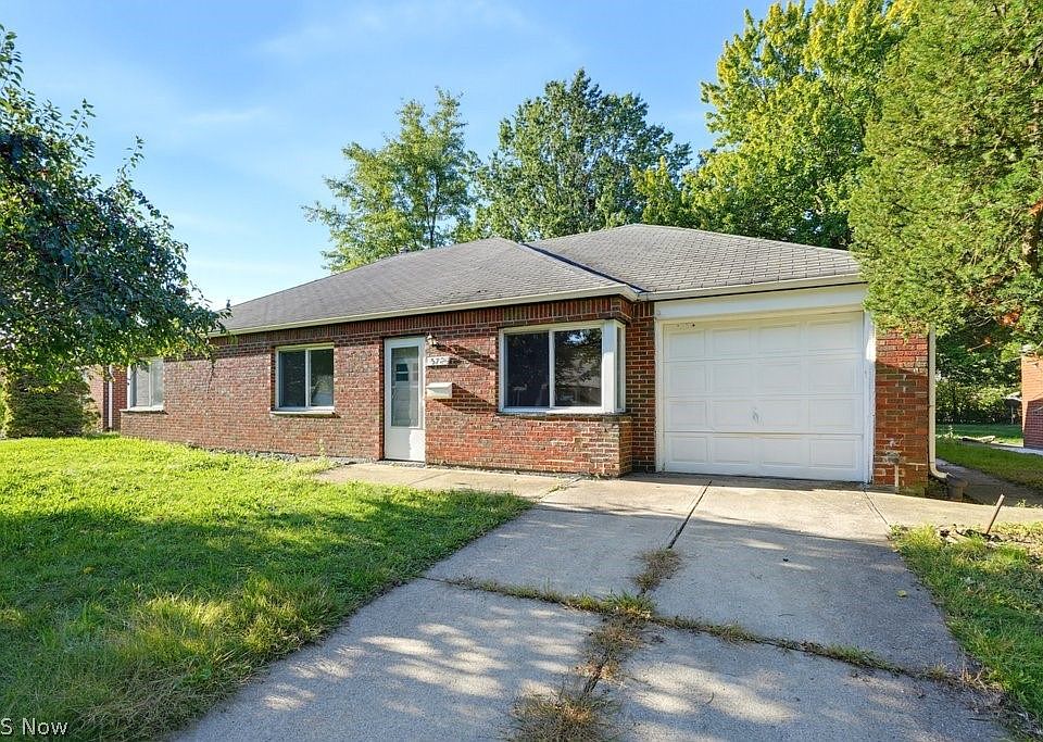 1st image of 572 Hemlock Dr