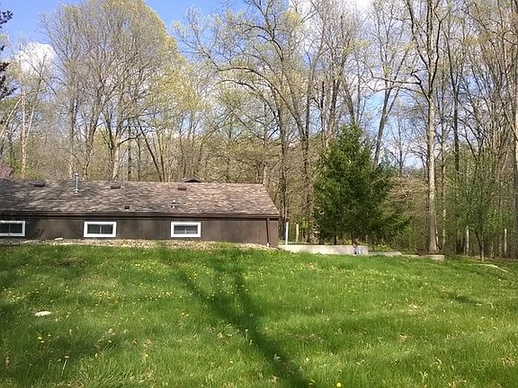 3rd image of 16538 Pioneer Ln