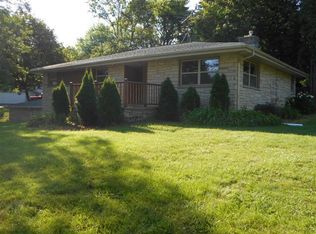 20285 Glenoaks Dr, Brookfield, WI 53045