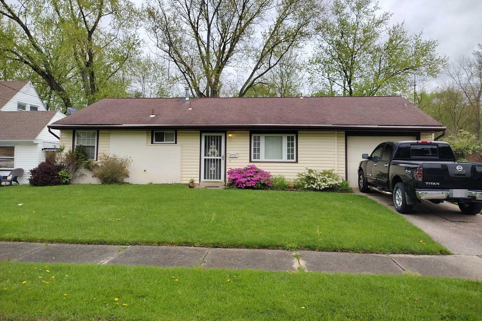 2190 Windsor Ave photo 1