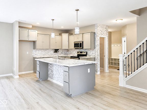4th image of 7252 Lockford Walk N