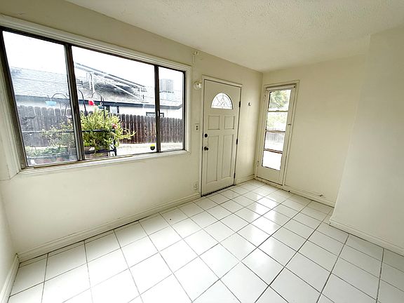 3rd image of 4207 1/2 Cumberland Ave