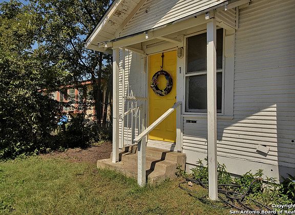 3rd image of 1521 Hays St