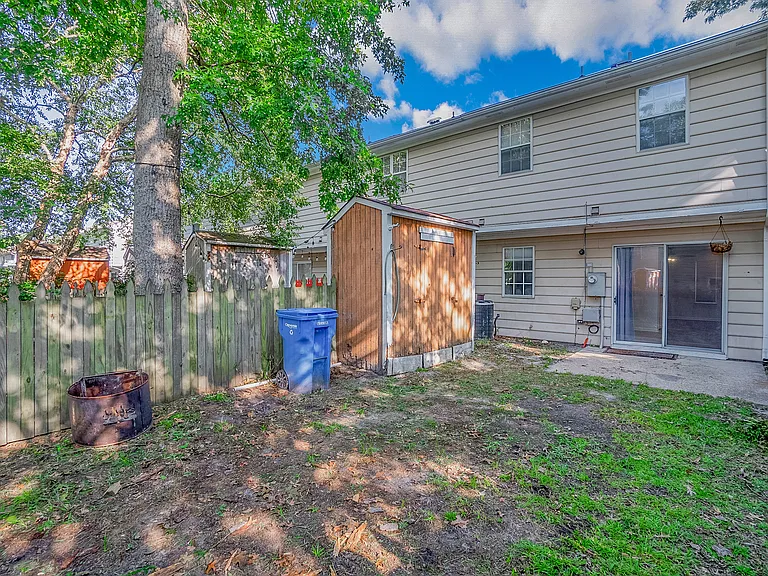945 Captains Ct — Photo 30