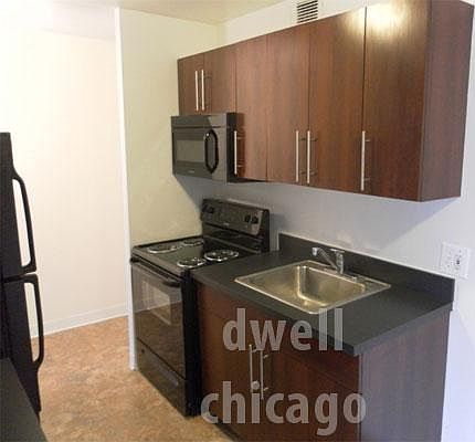 4th image of 441 W Oakdale Ave APT 9D