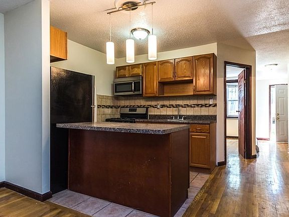 4th image of 430 Hancock St