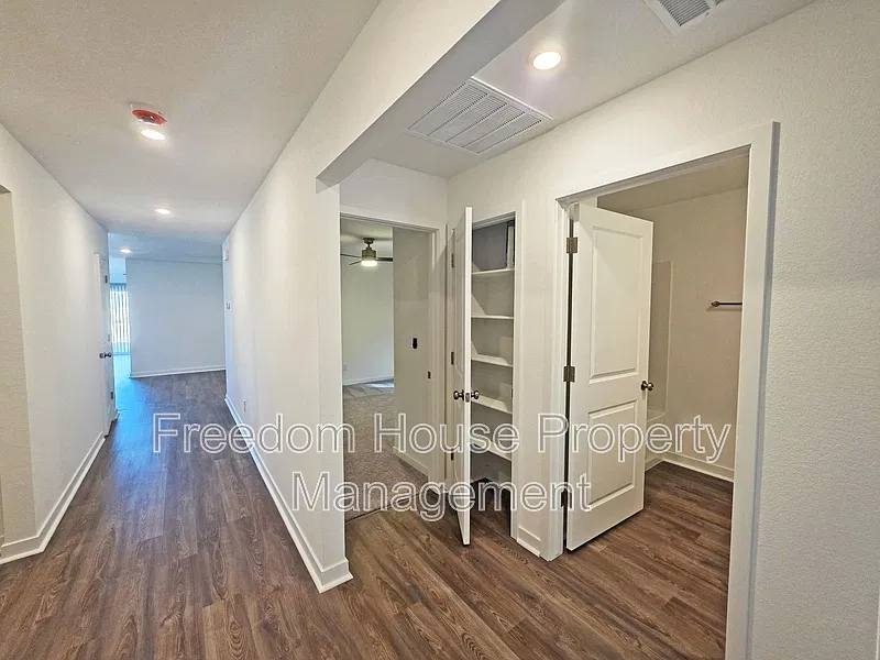 4 bed, 2.0 bath, 1815 sqft, $1,836 — Photo 4