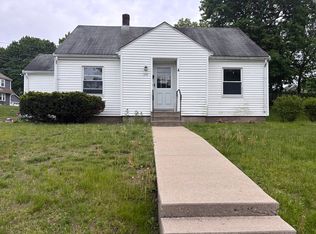 349 Oak St, Clinton, MA 01510