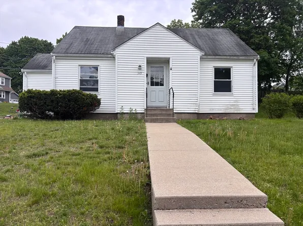 349 Oak St, Clinton, MA 01510