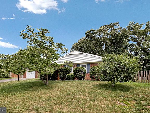 2nd image of 3907 Croydon Ln