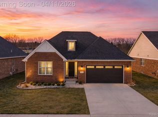 5809 Hartwick Dr, West Bloomfield, MI