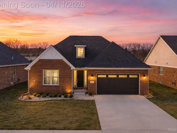 5809 Hartwick Dr, West Bloomfield, MI 48324