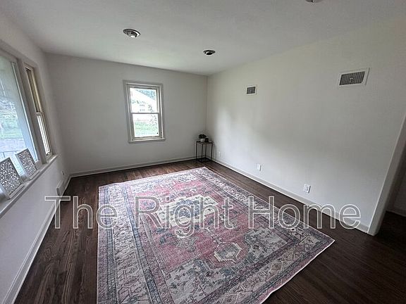 2nd image of 600 S 48th St