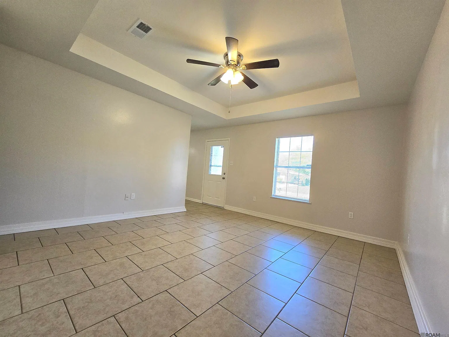 3 bed, 1096 sqft, $1,500 — Photo 2
