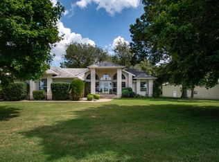 910 W 7th St, Grove, OK 74344