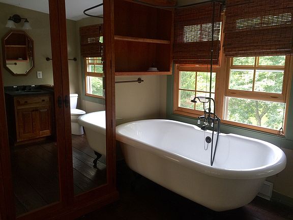Master Soaking Tub