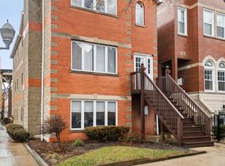 1756 W Roscoe St, Chicago, IL 60657