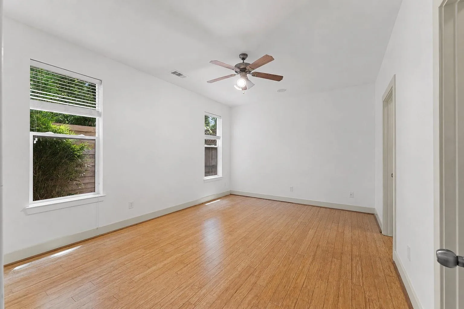 3 bed, 3.0 bath, 2520 sqft, $4,000 — Photo 4