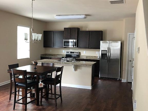 3rd image of 108 Hayes Park Dr