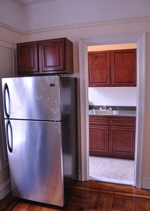 2nd image of 2110 Westbury Ct APT 4K