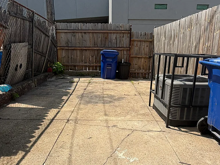 2109 E Federal St — Photo 20