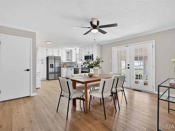 5th image of 525 Fox Crest Dr