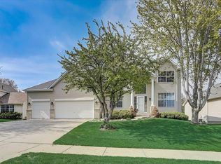 8808 Carriage Hill Rd, Savage, MN 55378