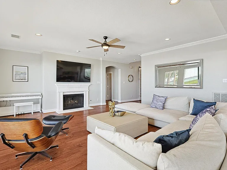 925 Sunset Hill Dr — Photo 5