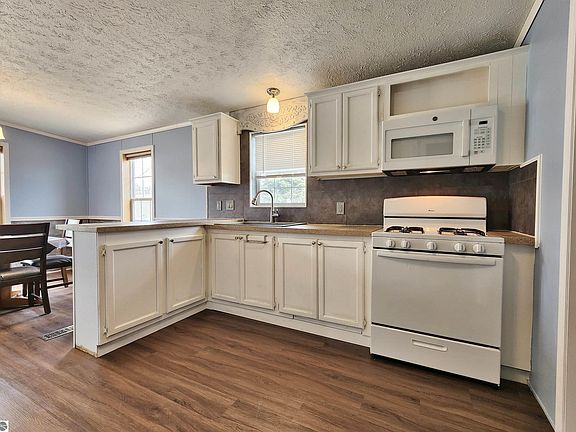 5th image of 5430 E Clover Ln