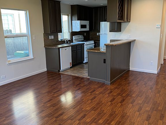 2nd image of 221 Dell Ct