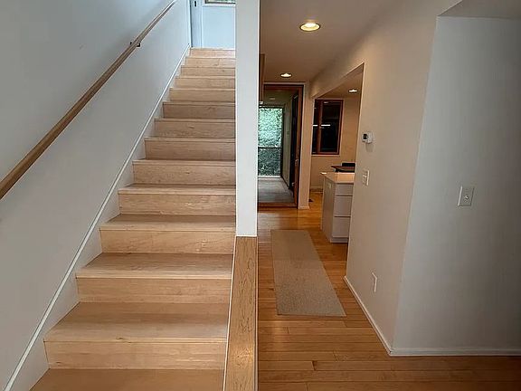 3rd image of 137 Baylor Ln