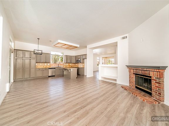 4th image of 2089 E Duron St