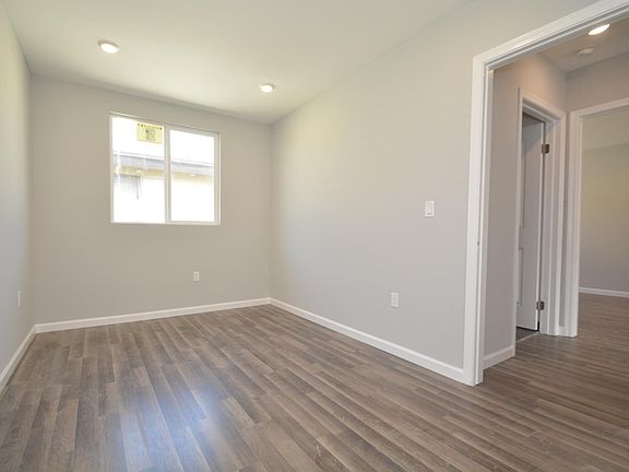 5th image of 4020 Stevely Ave APT 6