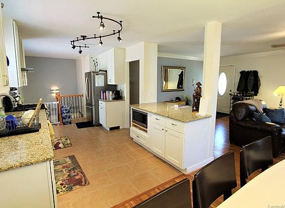3rd image of 4039 Irvington Dr