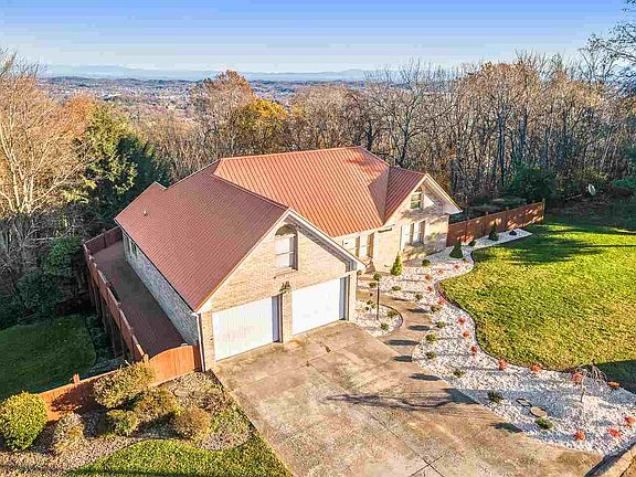 3rd image of 1375 Bonneville Dr