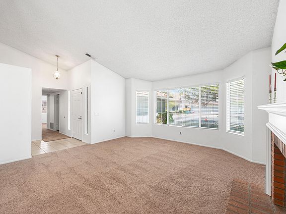 4th image of 39709 Dover Dr