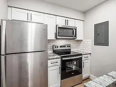 490 Forest Street — Photo 3