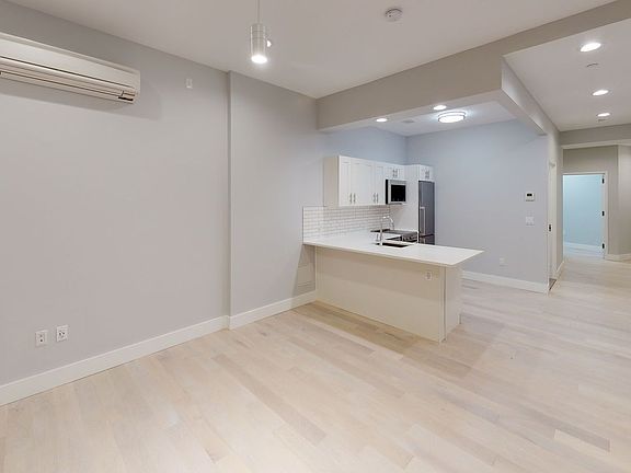 5th image of 1057 Fulton St APT 1A