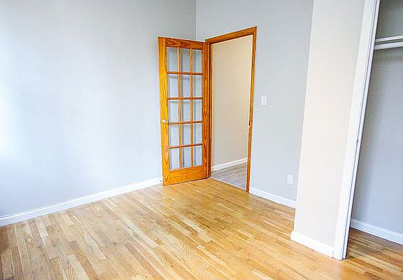 3rd image of 110 E 7th St APT 11