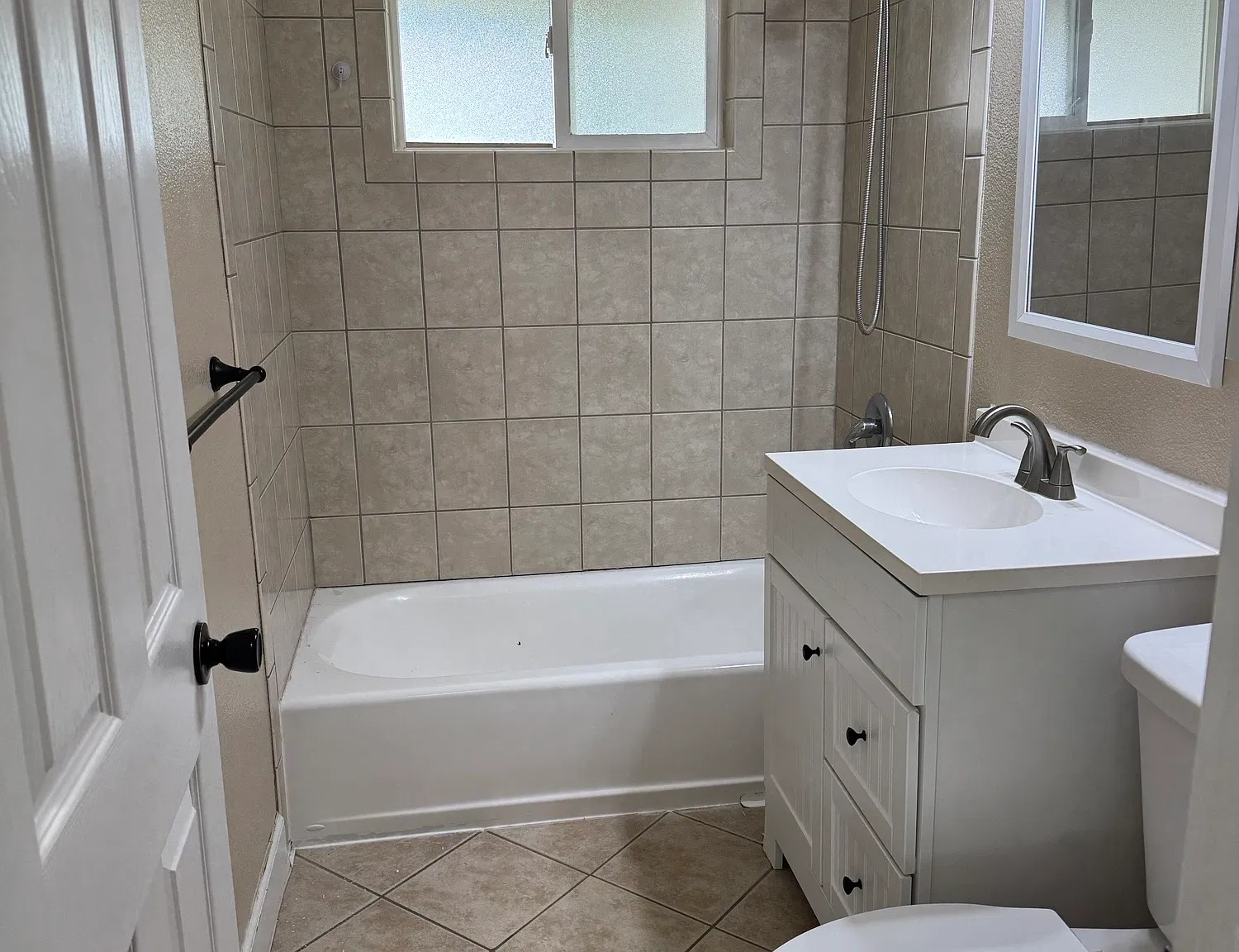 3 bed, 1240 sqft, $2,700 — Photo 4