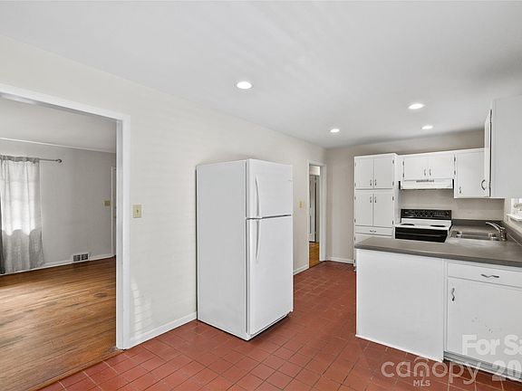 4th image of 1 Clearbrook Rd