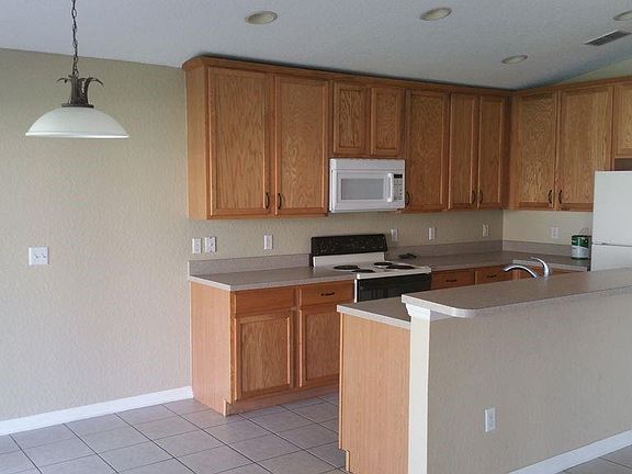 3rd image of 2212 Pine Oaks Trl