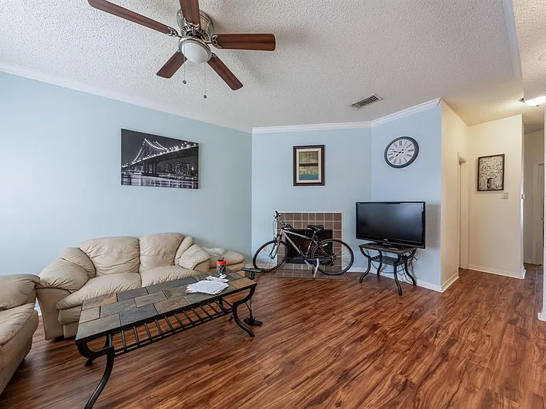 915 W 23rd St #101 — Photo 3