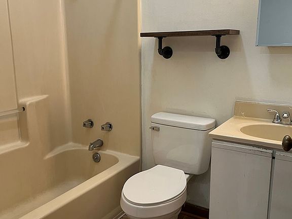 5th image of 1197 N High St #4